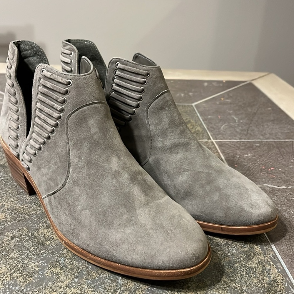 Vince Camuto Gray Pevista Suede Booties Size 9 1/2. - Picture 2 of 8